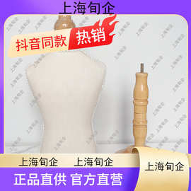 上海女模特與寵物衣架 時(shí)尚、溫情與創(chuàng)意的交織